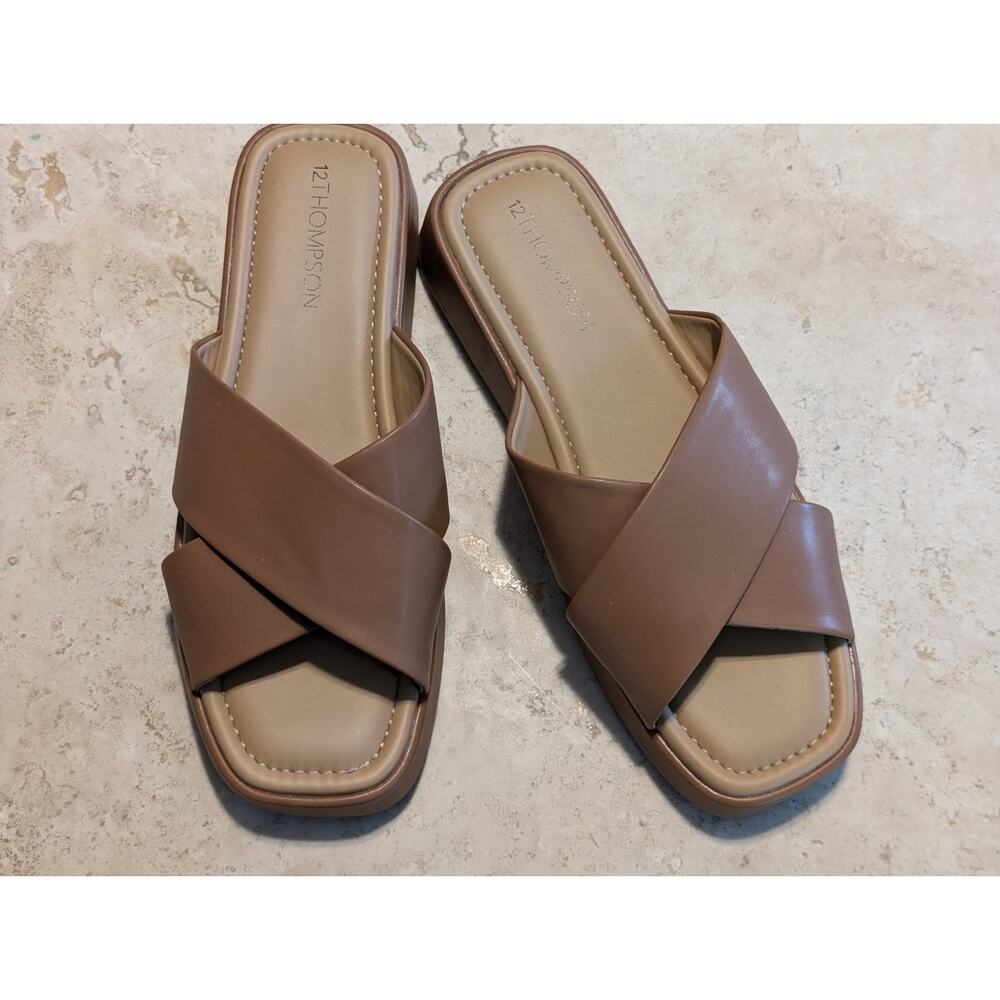 12 Thompson NWOT Tan Luna Man Made Upper Criss Cross Sandal Womens Sz 7.5